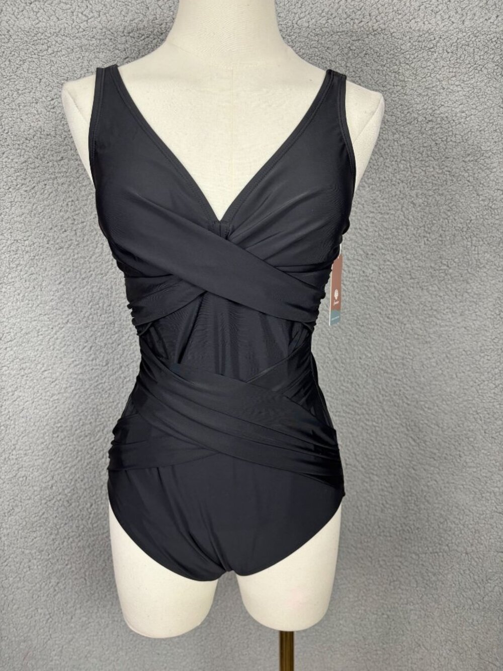 Smismivo Women's One Piece Swimsuit Twist Front Ruched Padded Black Small NWT's.